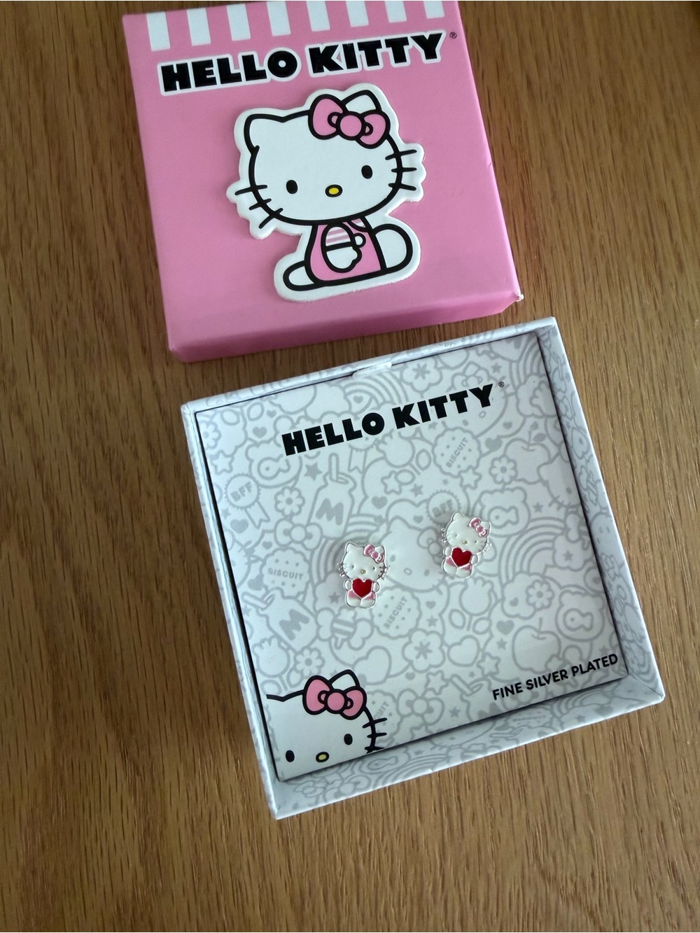 New Hello Kitty & Hearts Fine Silver Plated Studded Earrings NIB